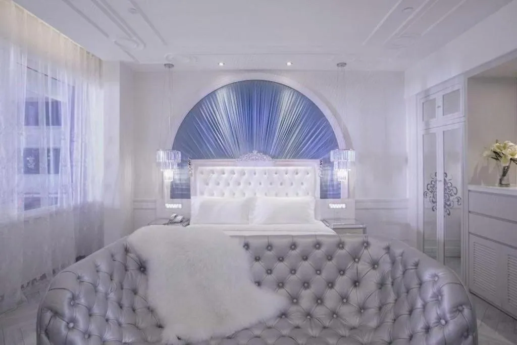 Bed in Guangzhou Crystal Orange Hotel