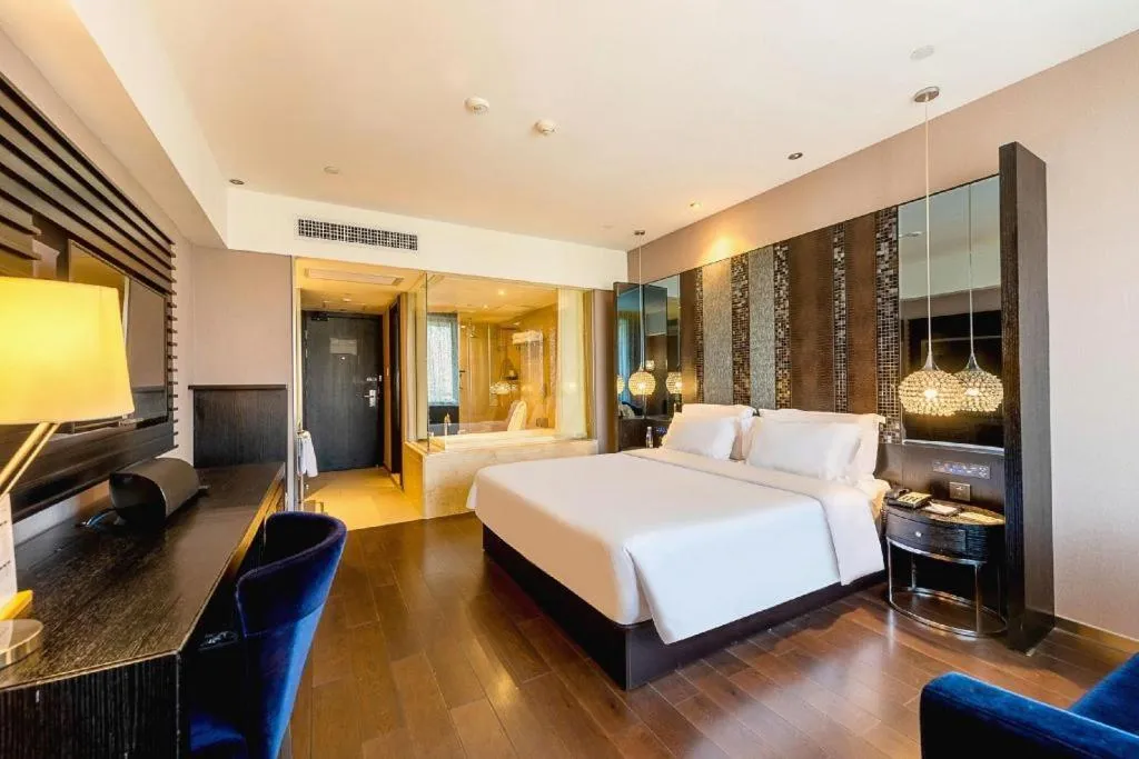 Bed in Guangzhou Crystal Orange Hotel