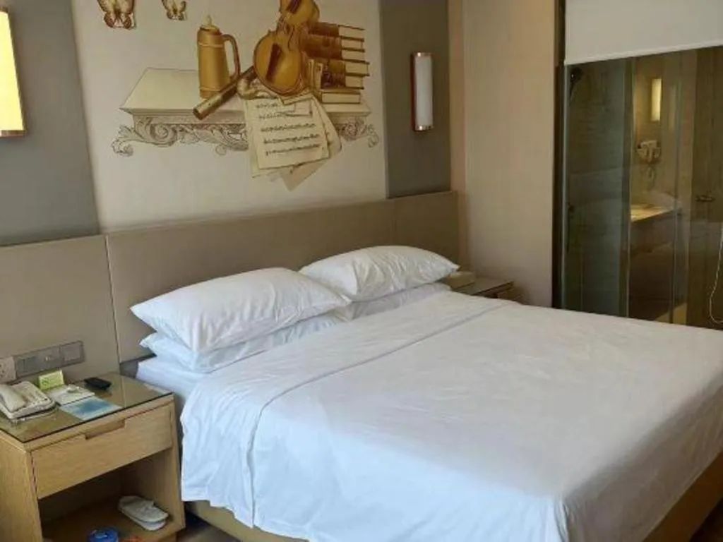 Bed in Vienna International Hotel Chengdu New International Conference and Exhibition Center Branch