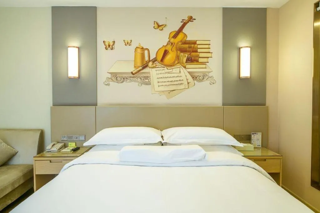 Bed in Vienna International Hotel Chengdu New International Conference and Exhibition Center Branch