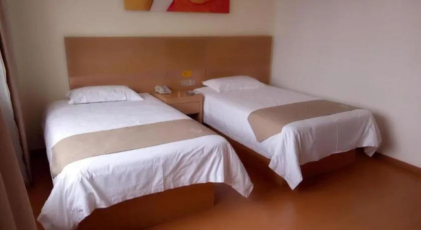Bed in GreenTree Inn Shangrao Qianshan hekou old town Xinjiang longting shell hotel