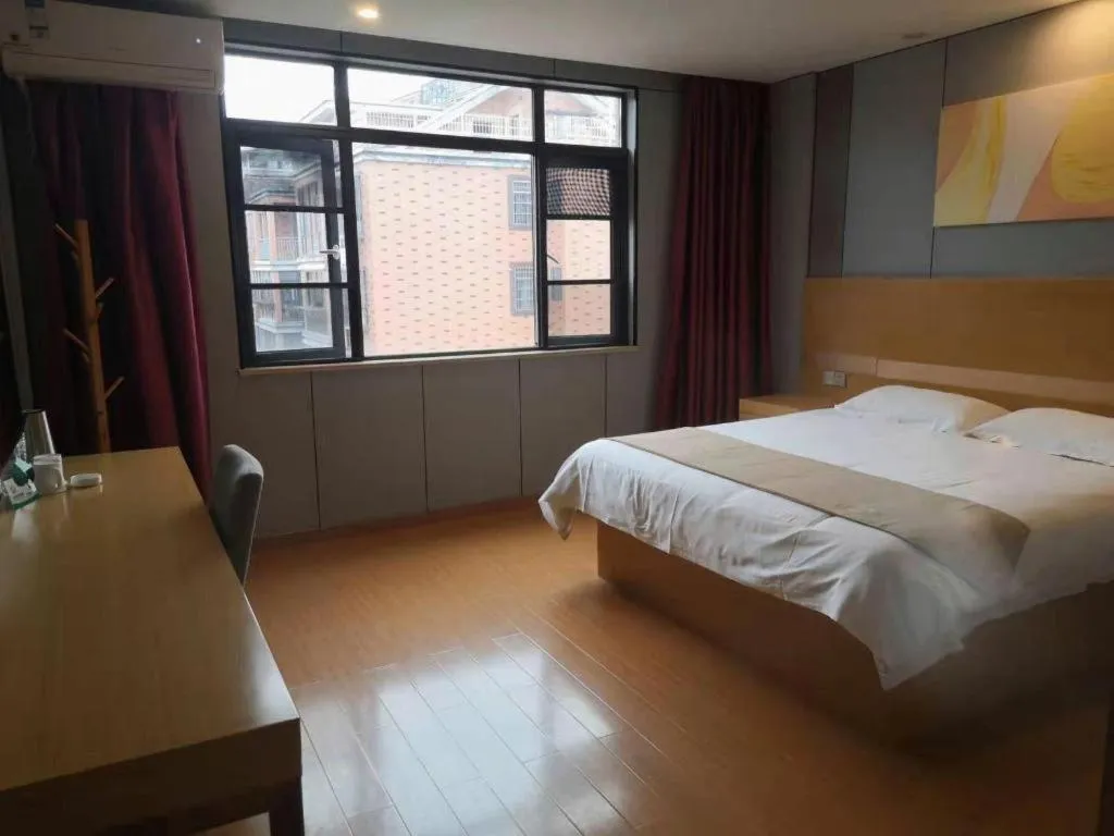 Bed in GreenTree Inn Shangrao Qianshan hekou old town Xinjiang longting shell hotel