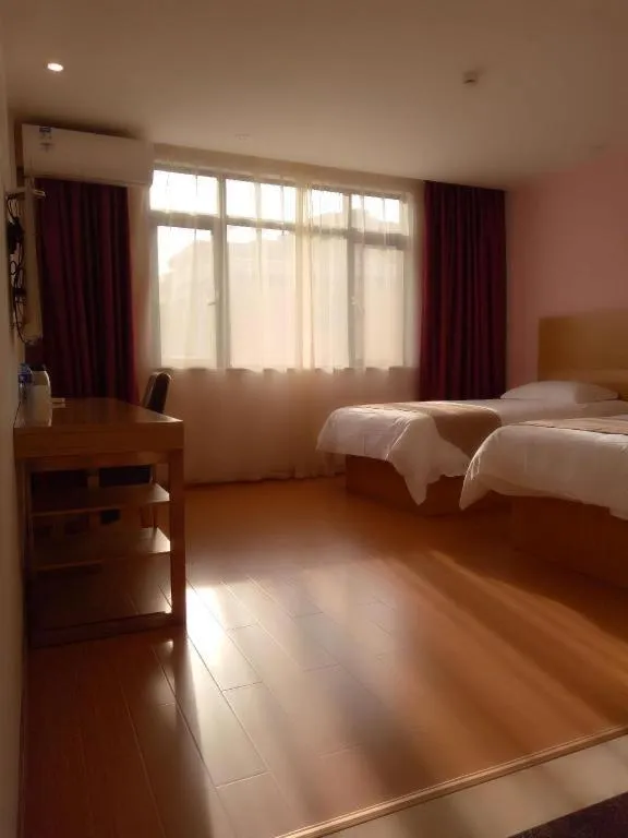 Bed in GreenTree Inn Shangrao Qianshan hekou old town Xinjiang longting shell hotel