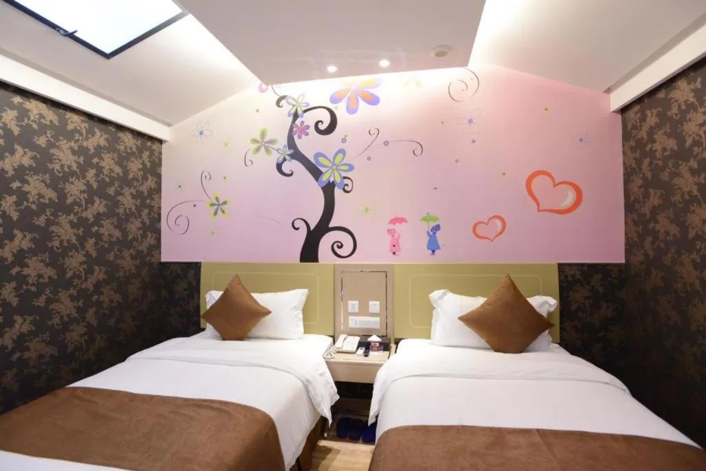 Bed in Crystal Love There Hotel