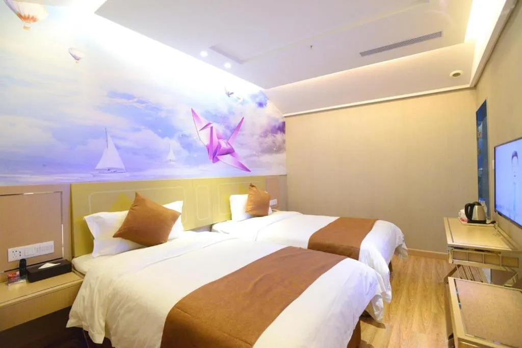 Bed in Crystal Love There Hotel