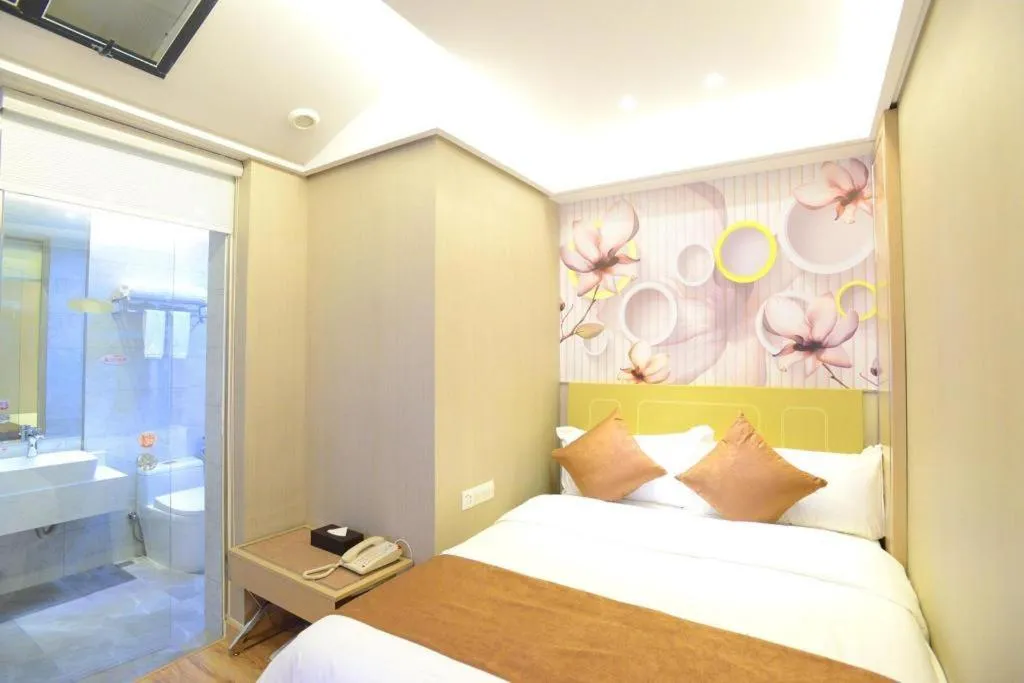 Bed in Crystal Love There Hotel