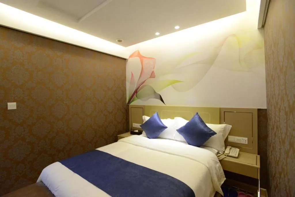 Bed in Crystal Love There Hotel