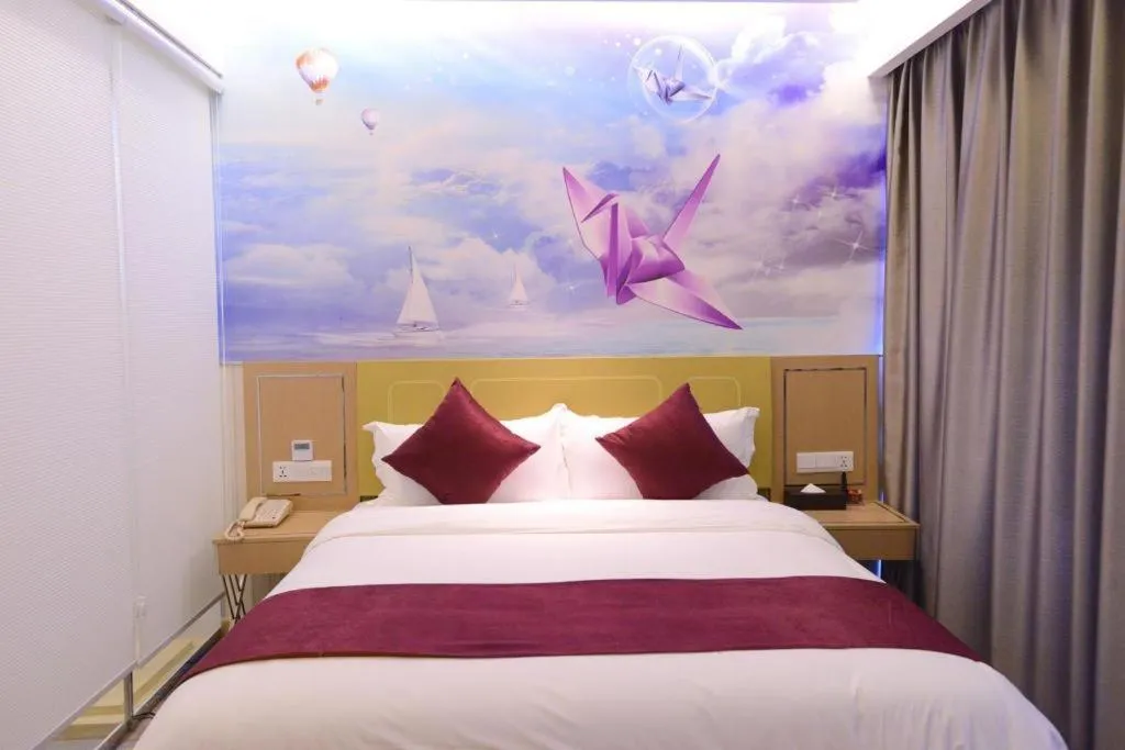 Bed in Crystal Love There Hotel