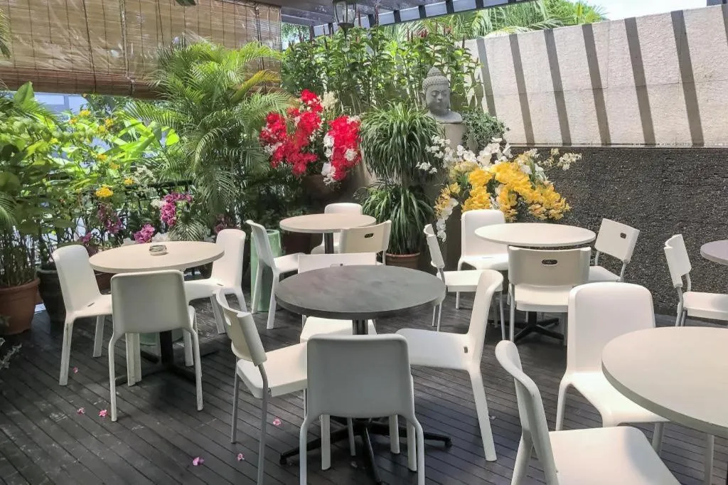 RedDoorz Hotel near Marine Parade Central