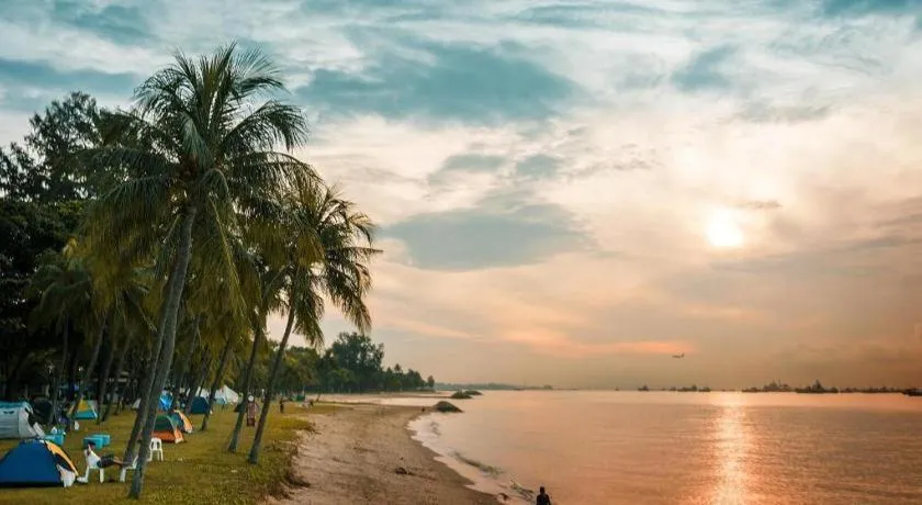 RedDoorz Hotel near Marine Parade Central