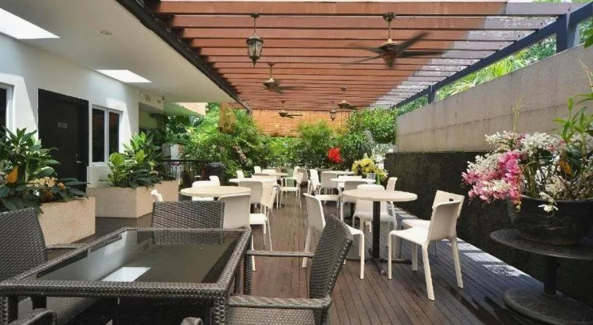 RedDoorz Hotel near Marine Parade Central