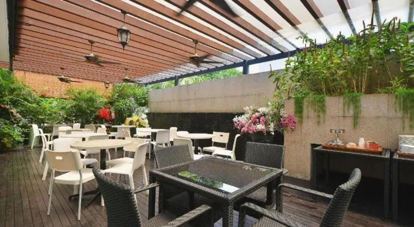 RedDoorz Hotel near Marine Parade Central