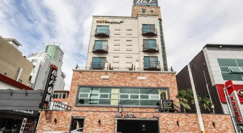 B&F Hotel
