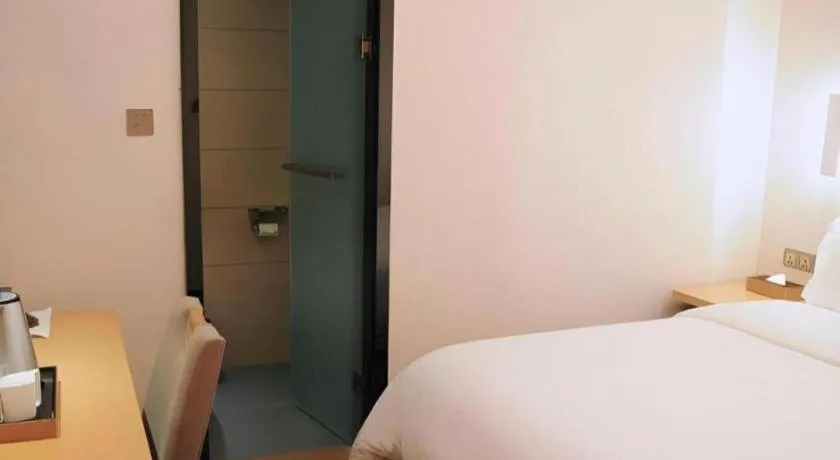 Bed in Lavande Hotel Guangzhou Shangxiajiu Pedestrian Street Hualin Temple Metro Station