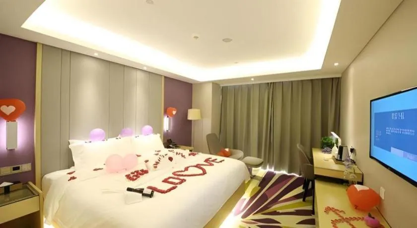 Bed in Lavande Hotel Beijing Olympic Village bird nest