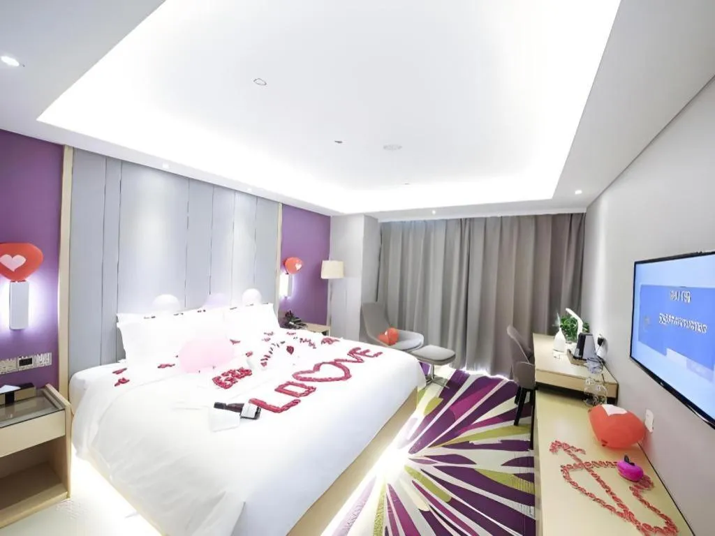 Bed in Lavande Hotel Beijing Olympic Village bird nest