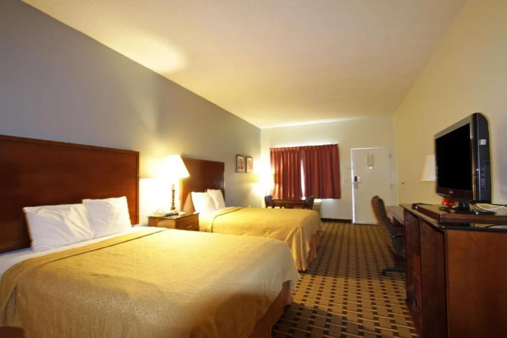 Bed in Americas Best Value Inn Kinston