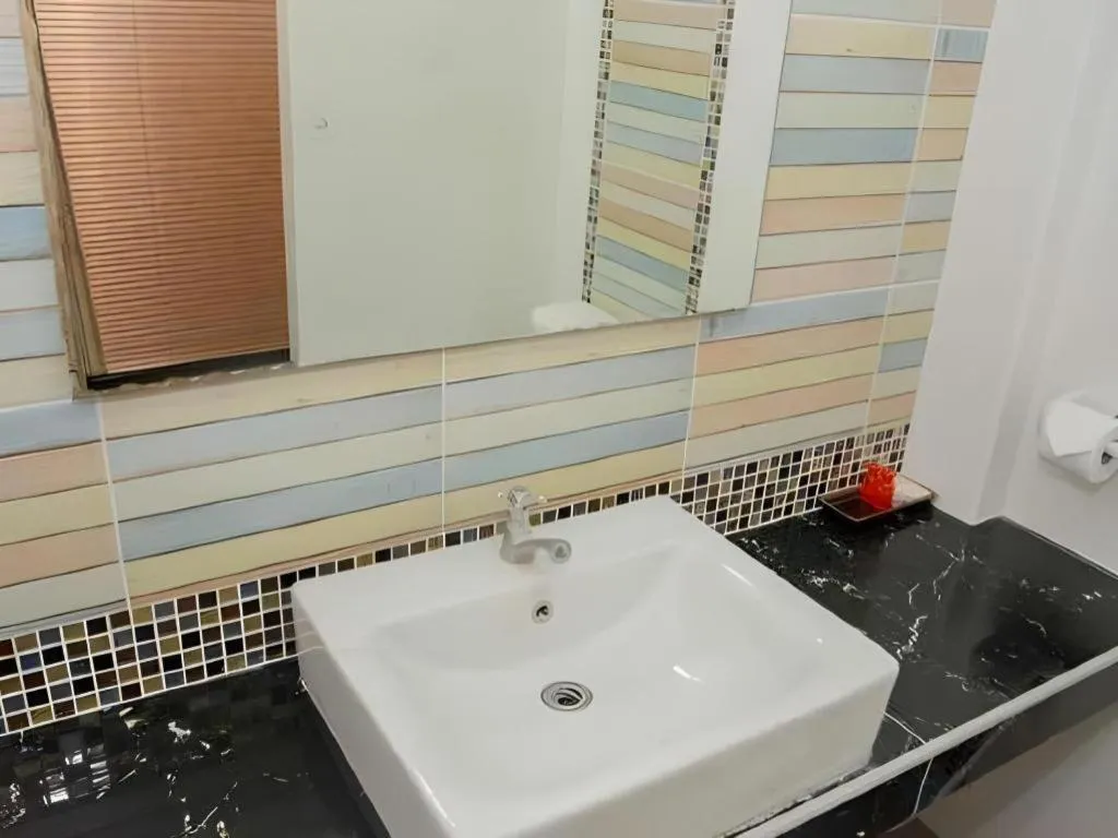 C2U Hotel Uthai Thani