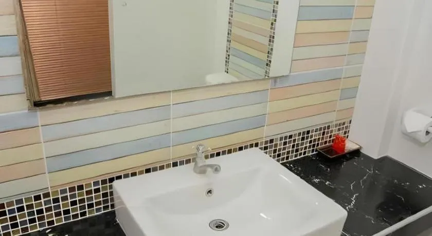 C2U Hotel Uthai Thani