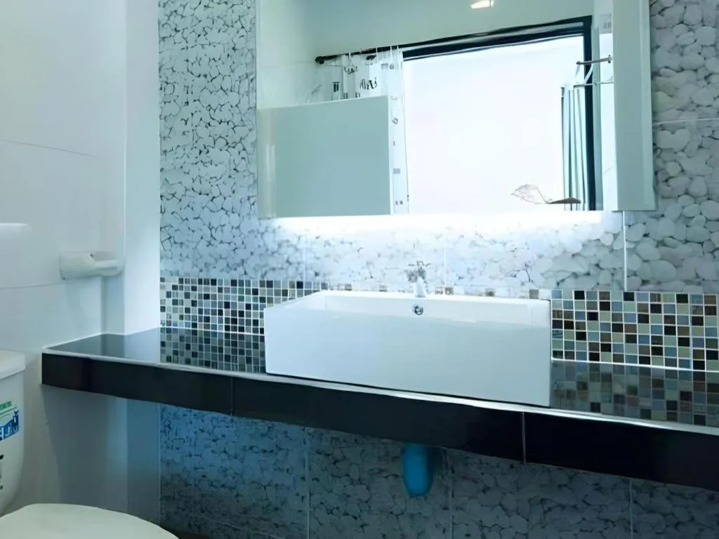 C2U Hotel Uthai Thani