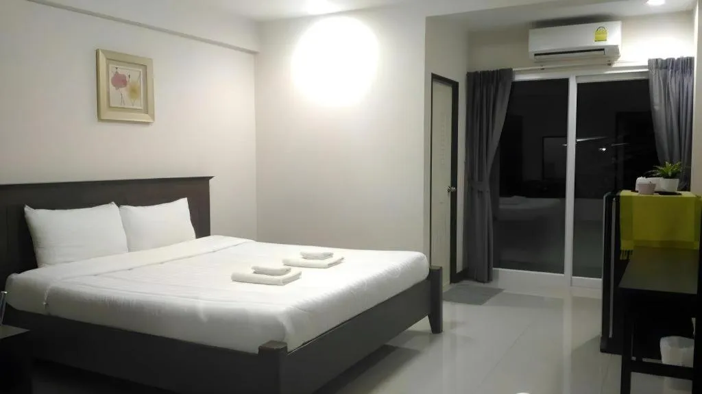 Bed in Home Place Lopburi Hotel