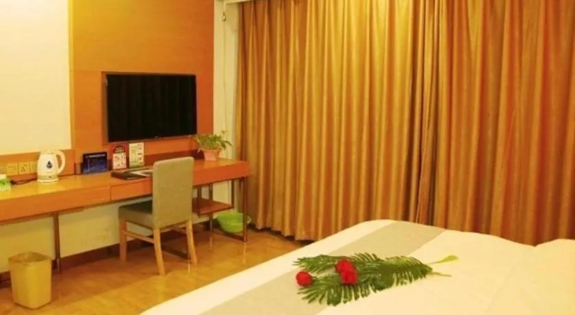 Bed in GreenTree Inn Beijing Magezhuang Metro Station Express Hotel