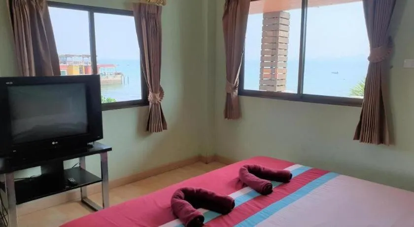 Bed in Sea beach Koh Larn 2 Hotel