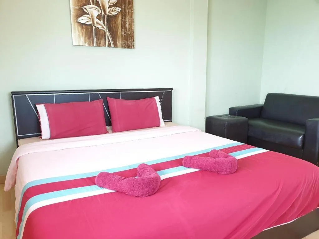 Bed in Sea beach Koh Larn 2 Hotel