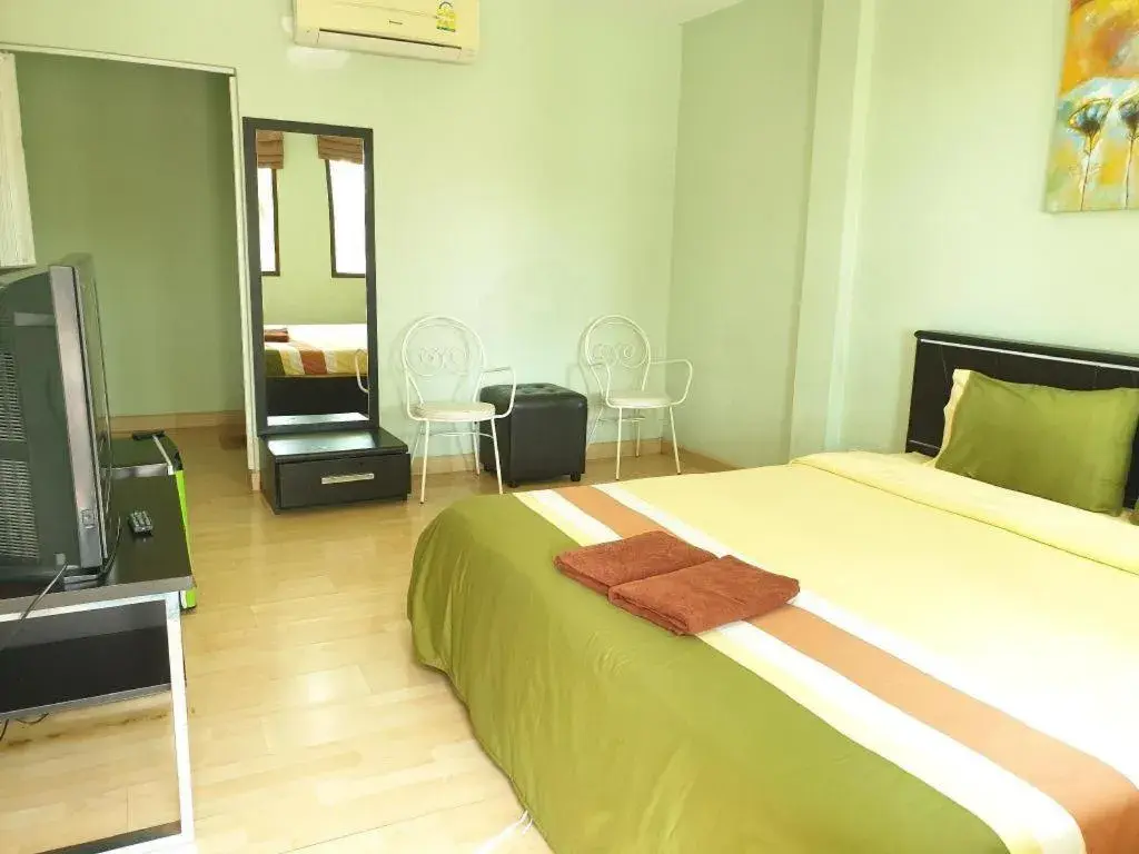 Bed in Sea beach Koh Larn 2 Hotel Bed in Sea beach Koh Larn 2 Hotel