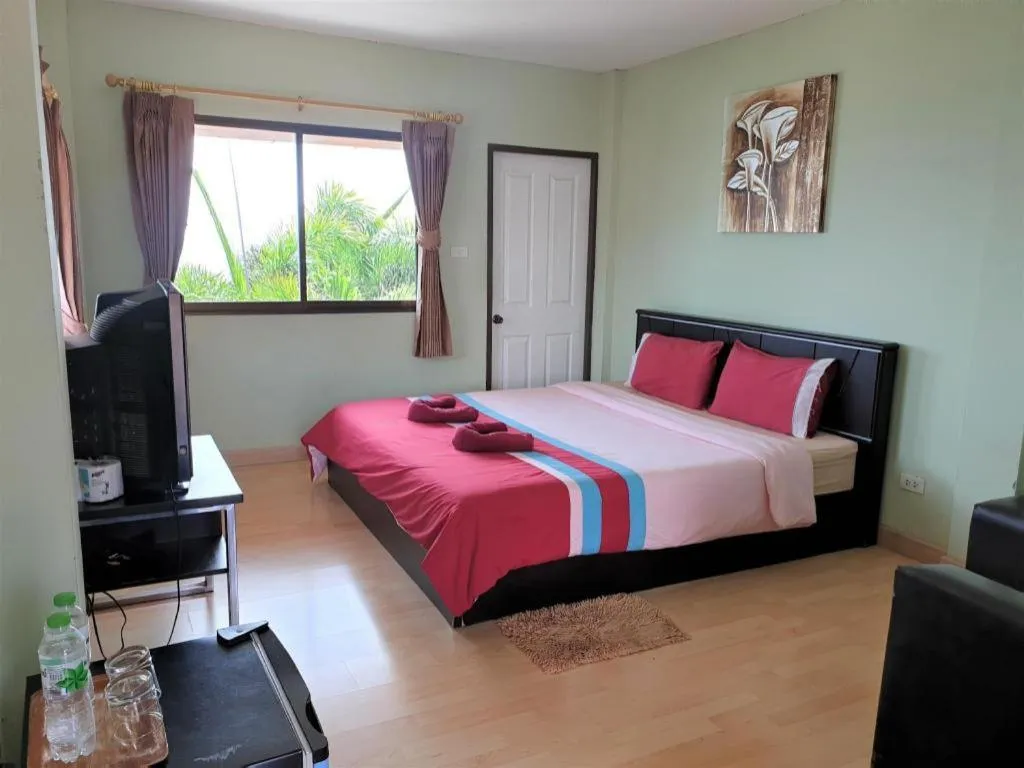 Bed in Sea beach Koh Larn 2 Hotel