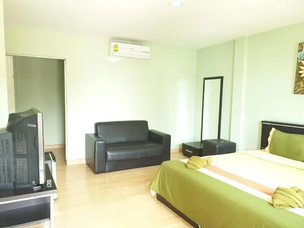 Bed in Sea beach Koh Larn 2 Hotel Bed in Sea beach Koh Larn 2 Hotel