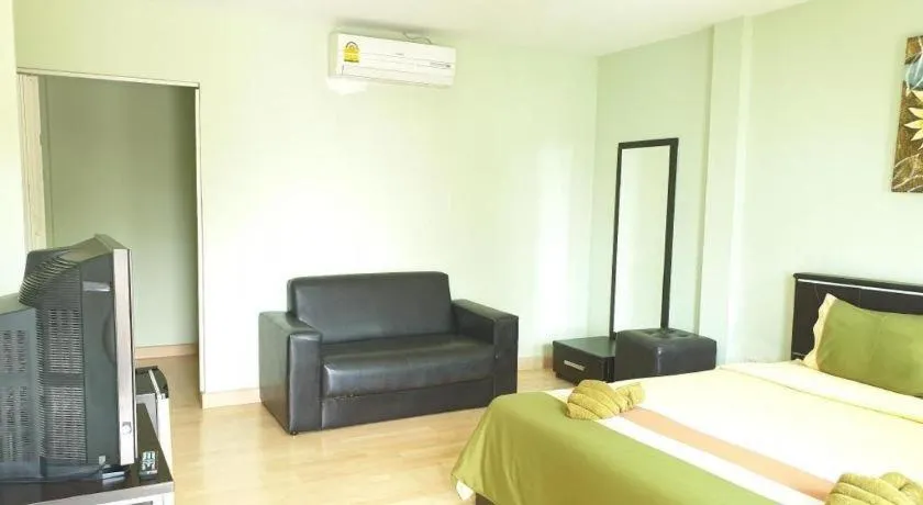 Bed in Sea beach Koh Larn 2 Hotel