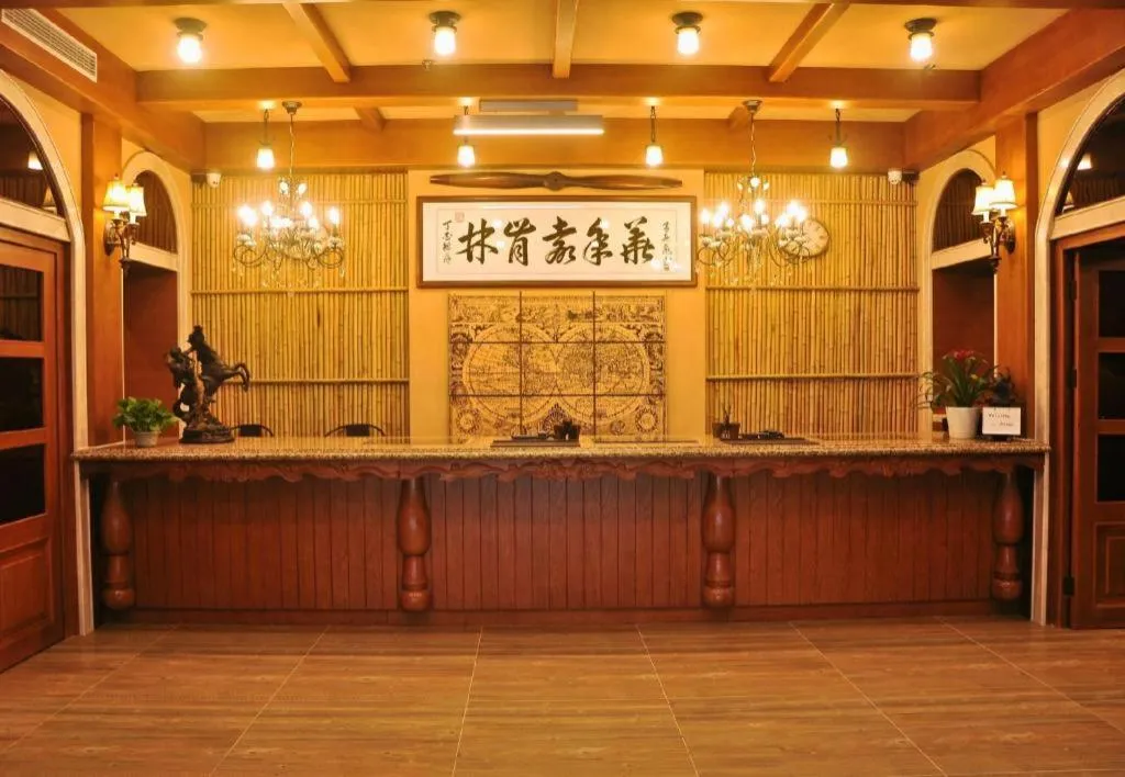 LINCOLN CARNIVAL HOTEL