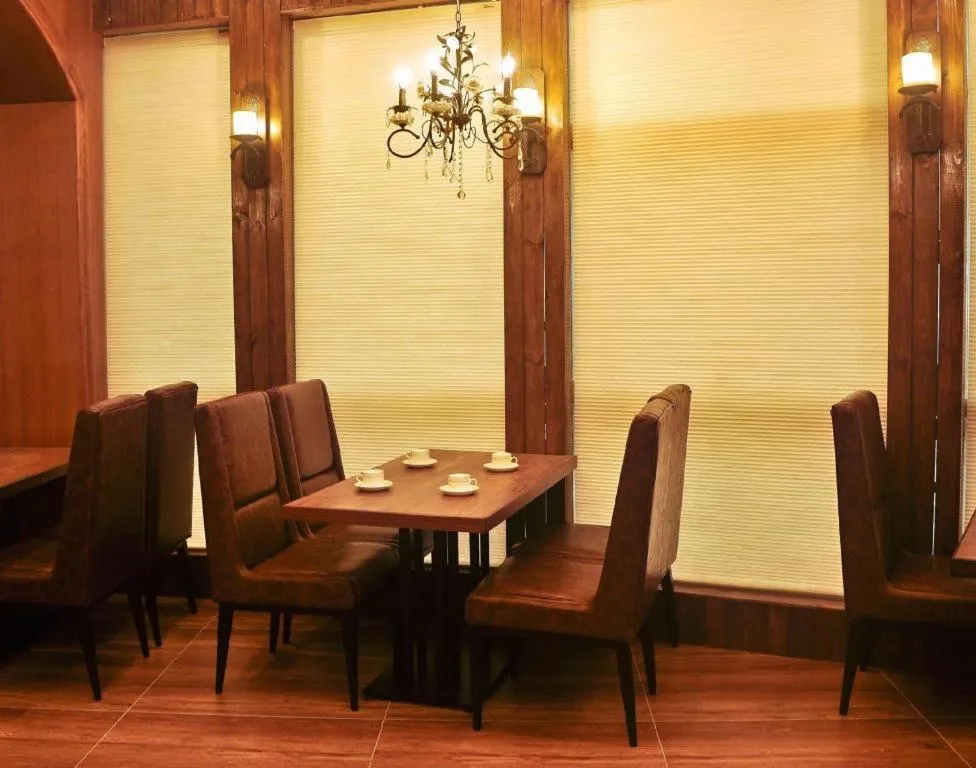 LINCOLN CARNIVAL HOTEL