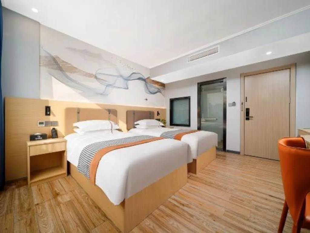 Bed in JIAN AI XI YUE HOTEL