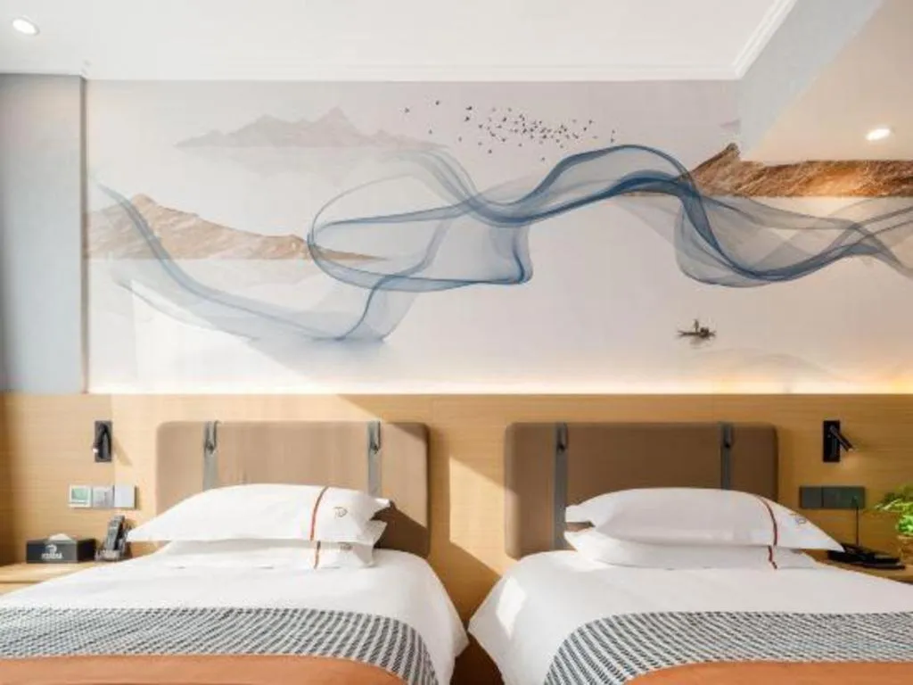 Bed in JIAN AI XI YUE HOTEL