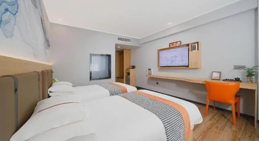 Bed in JIAN AI XI YUE HOTEL