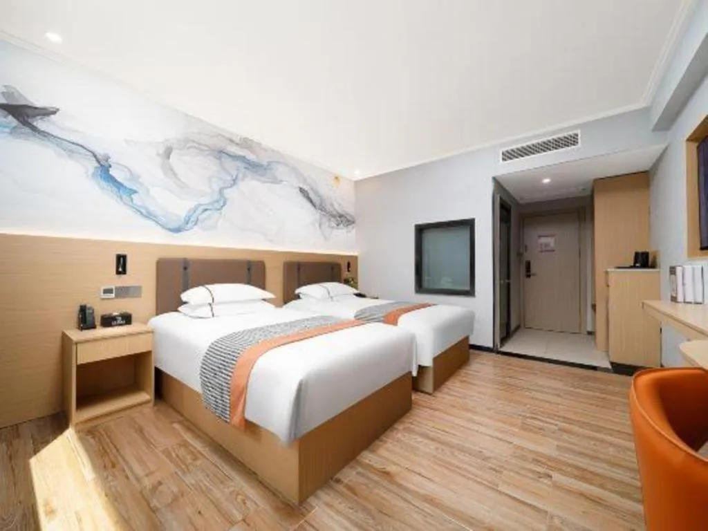 Bed in JIAN AI XI YUE HOTEL