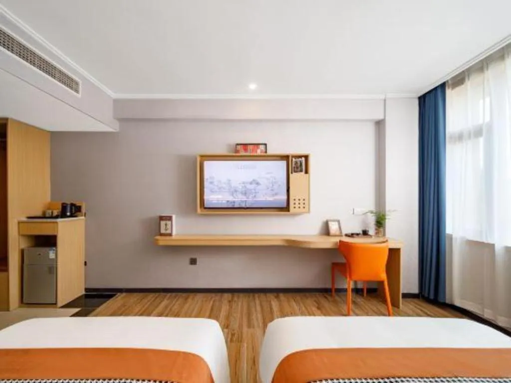 Bed in JIAN AI XI YUE HOTEL