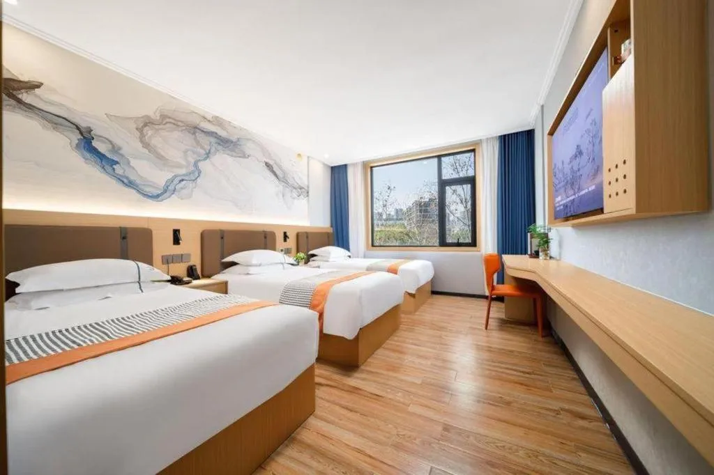 Bed in JIAN AI XI YUE HOTEL