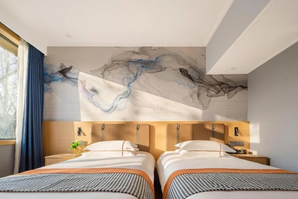 Bed in JIAN AI XI YUE HOTEL