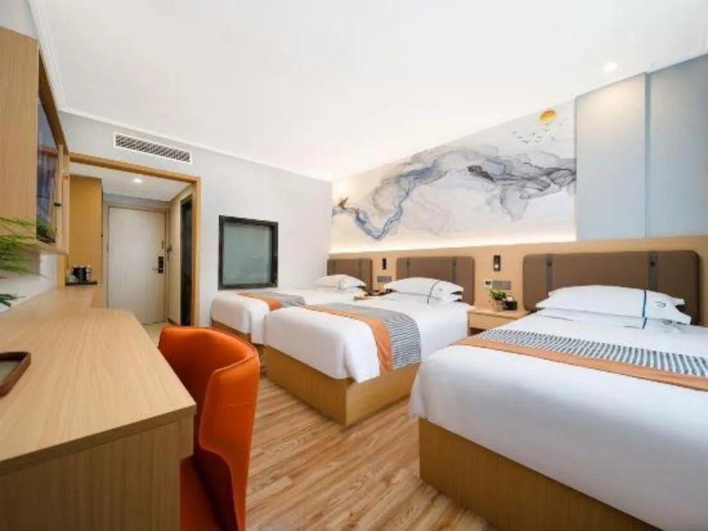 Bed in JIAN AI XI YUE HOTEL