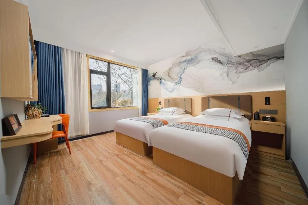 Bed in JIAN AI XI YUE HOTEL