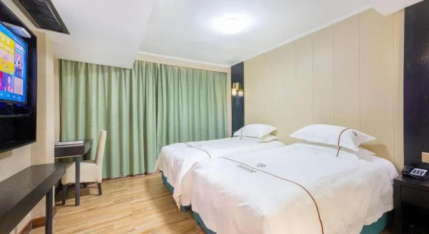 Bed in JIAN AI XI YUE HOTEL