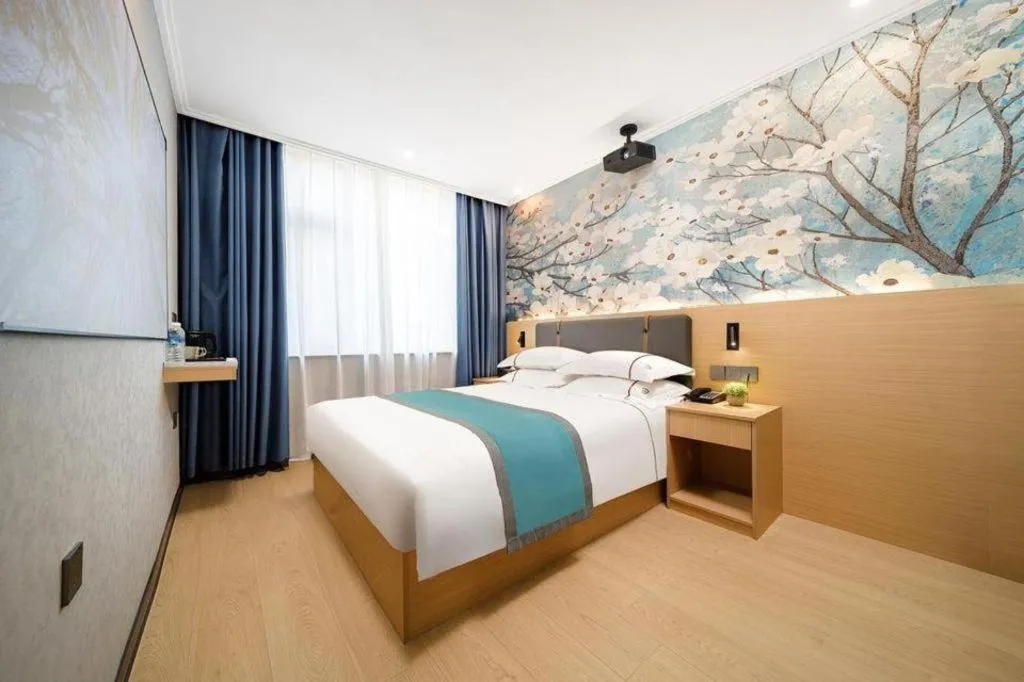 Bed in JIAN AI XI YUE HOTEL