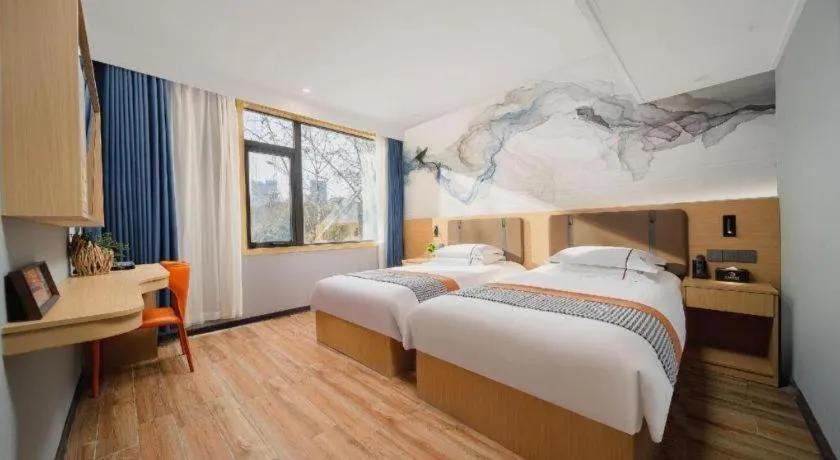 Bed in JIAN AI XI YUE HOTEL