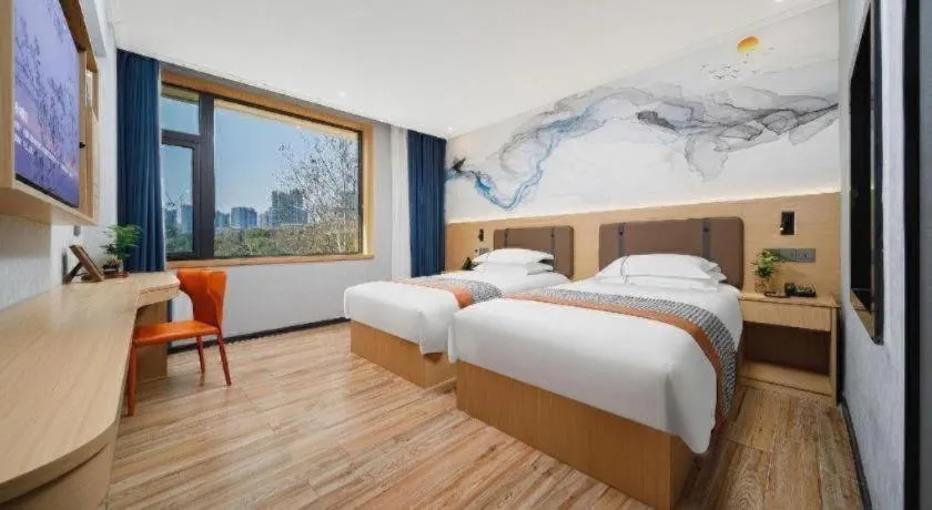 Bed in JIAN AI XI YUE HOTEL