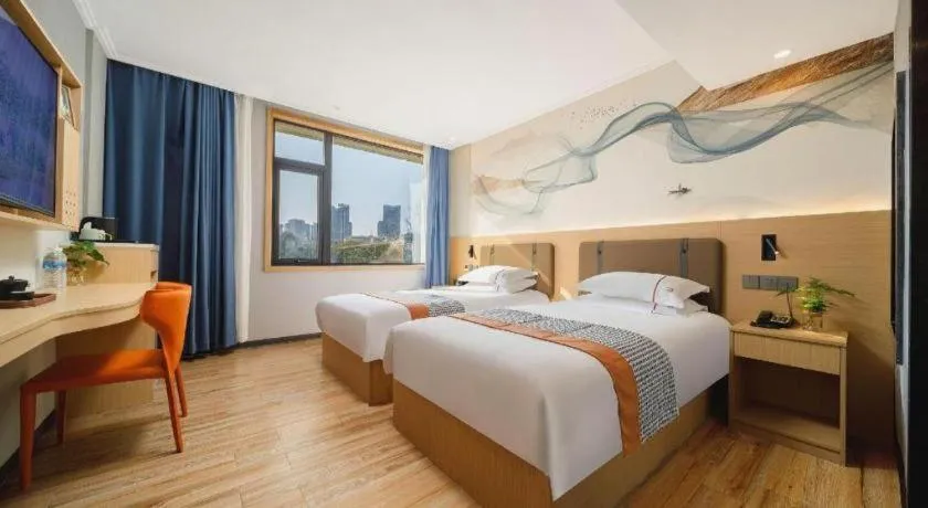 Bed in JIAN AI XI YUE HOTEL