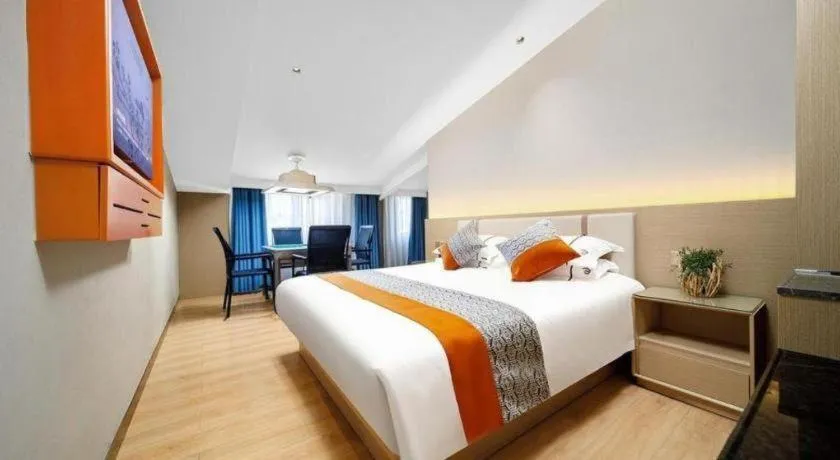 Bed in JIAN AI XI YUE HOTEL