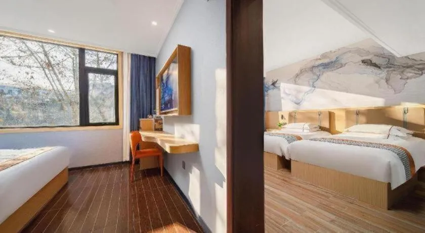 Bed in JIAN AI XI YUE HOTEL